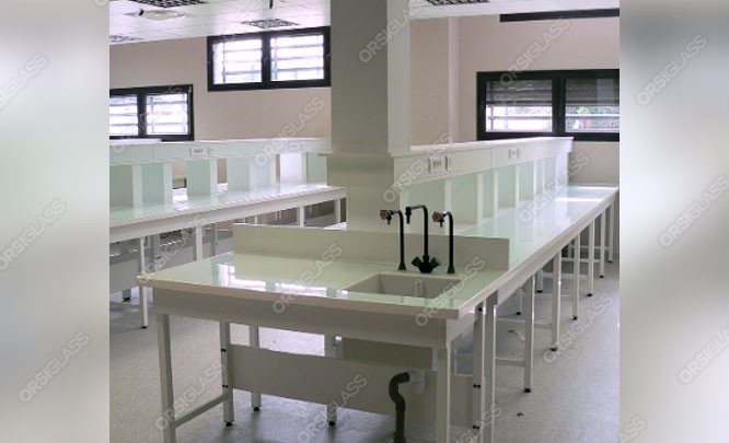 Paillasse en verre pour laboratoire médical